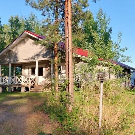 Pulla Karvisen Maatilamatkailussa Ruokola Buitenkant foto