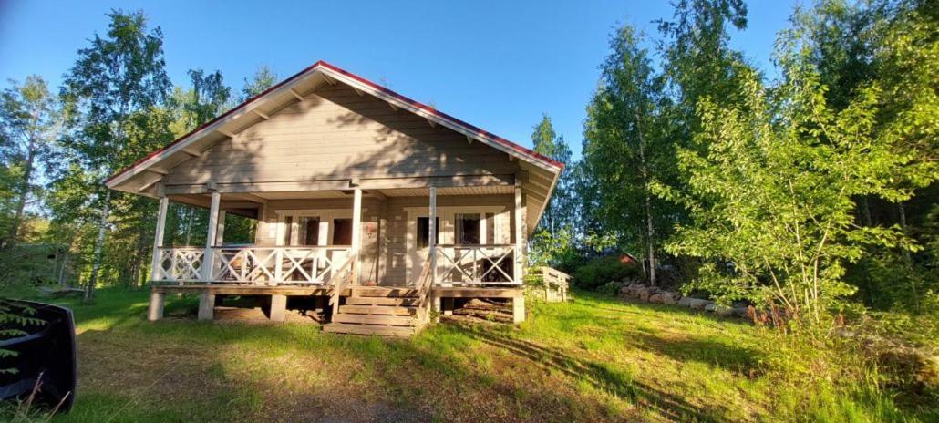 Pulla Karvisen Maatilamatkailussa Ruokola Buitenkant foto