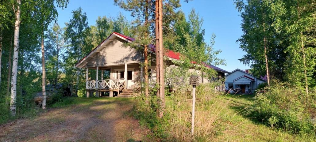 Pulla Karvisen Maatilamatkailussa Ruokola Buitenkant foto