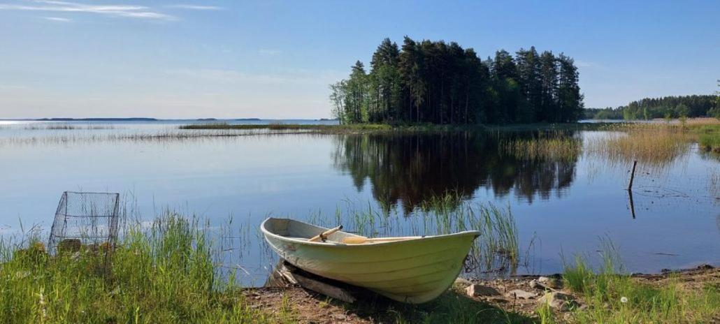 Pulla Karvisen Maatilamatkailussa Ruokola Buitenkant foto