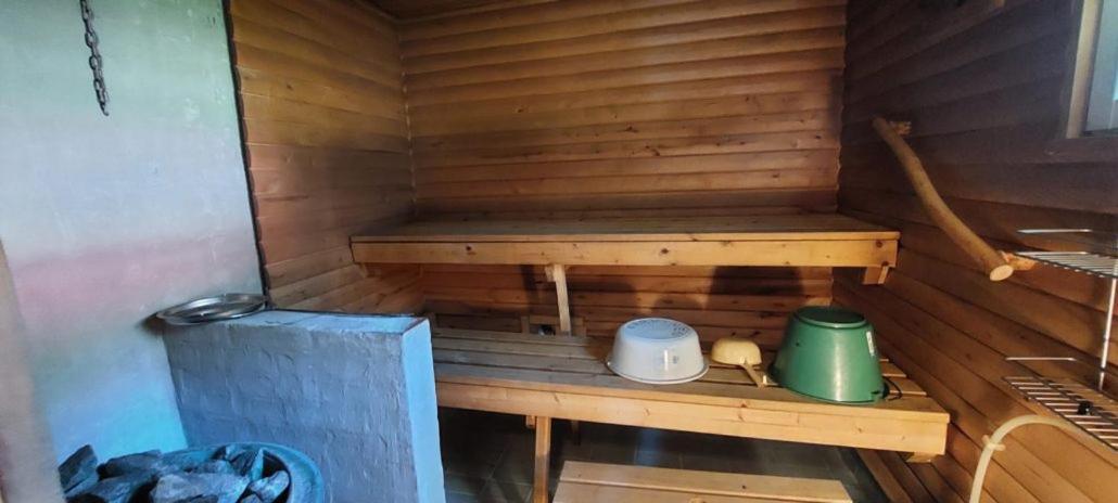 Pulla Karvisen Maatilamatkailussa Ruokola Buitenkant foto